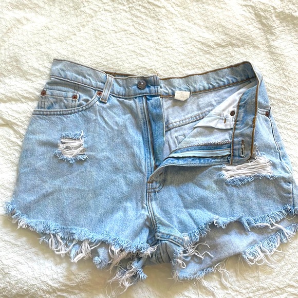 Levi’s Women’s shorts Size 13 long - Picture 2 of 3